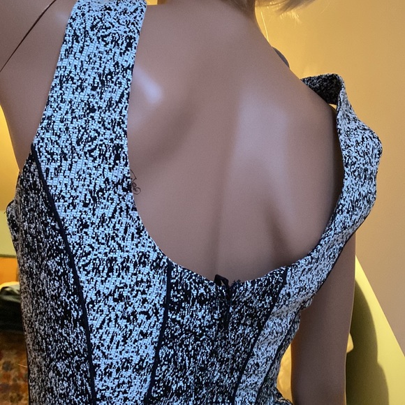 H & M BLACK & WHITE PRINT SUMMER SCOOTER DRESS SIZE 6. FIGURE FLATTERING FIT - Picture 4 of 7